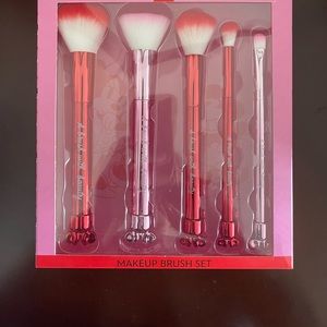 NIB! Disney Makeup Brush set